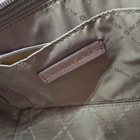 Michael Kors Medium Hamilton Traveler Top Zip Messenger Blossom - Picture 7 of 10